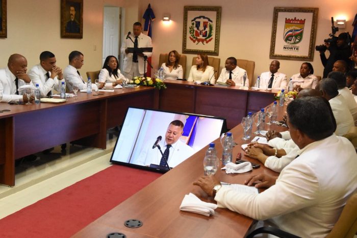 Manifestó que durante su gestión se ha fortalecido la institucionalidad y la transparencia, lo que ha permitido que una mayor cantidad de inversionistas sientan la confianza de traer sus proyectos al municipio Santo Domingo Norte.