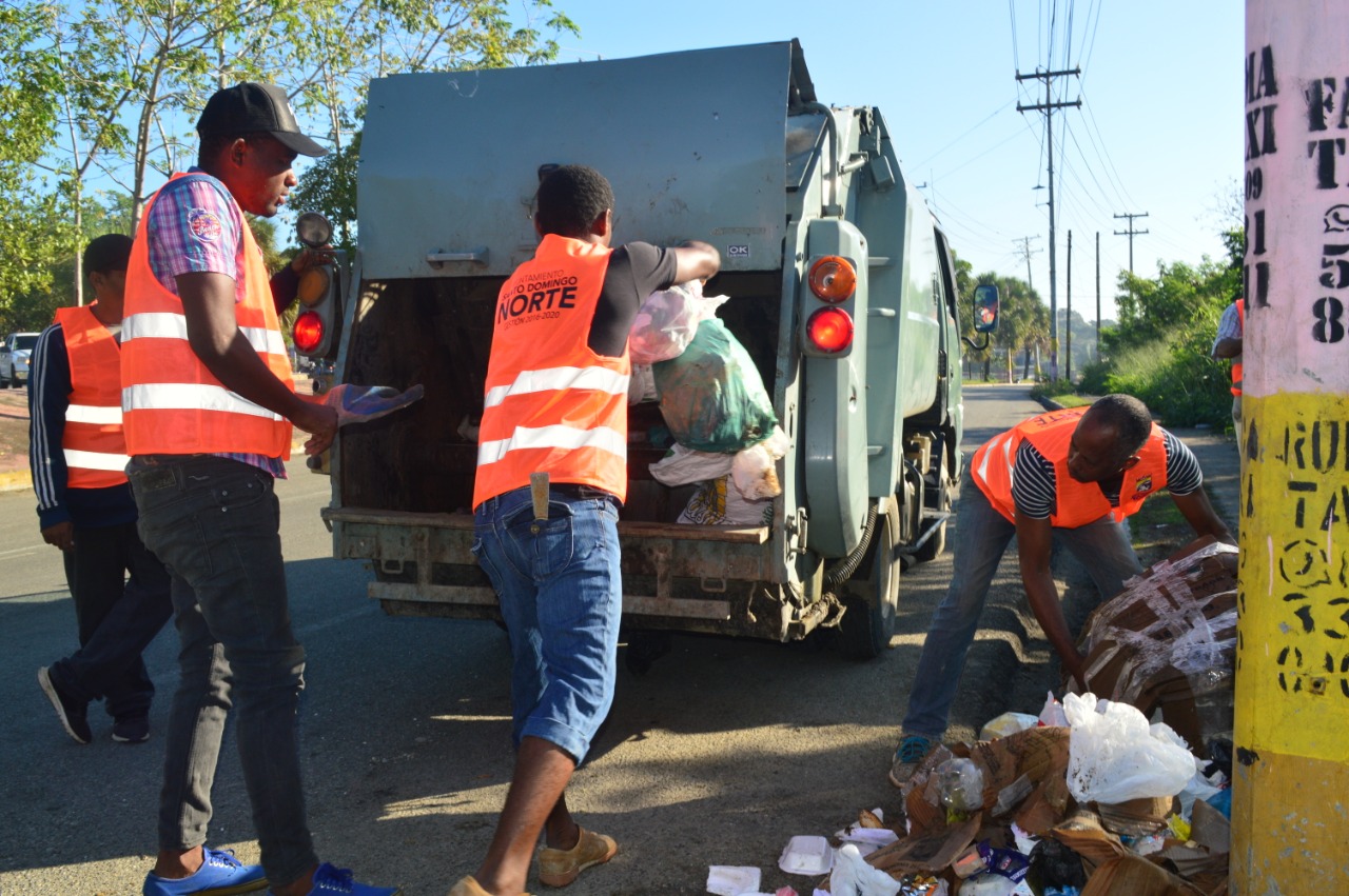 Alcaldíade Santo Domingo Norte realiza amplio operativo de limpieza y eliminación de vertederos improvisados