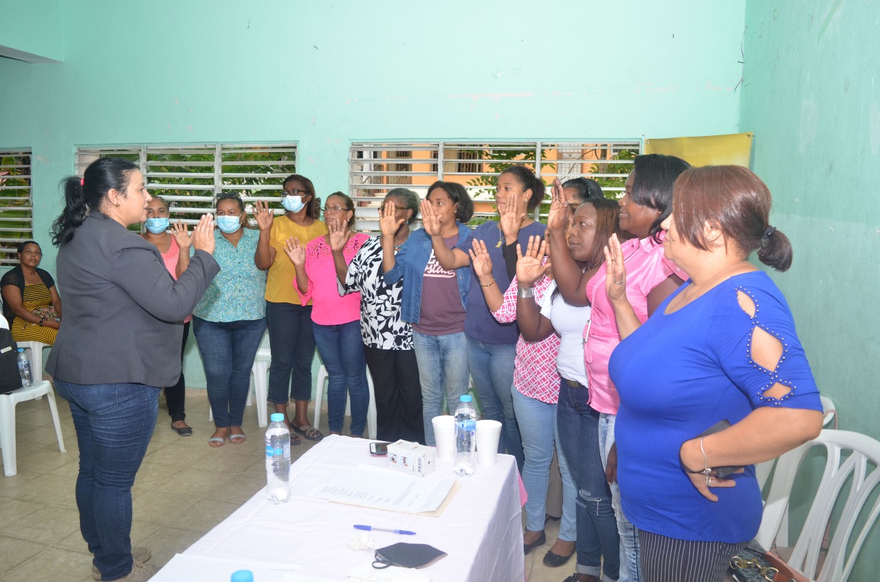 ASDN juramenta Asociación de Damas Comunitarias para desarrollar programas sociales