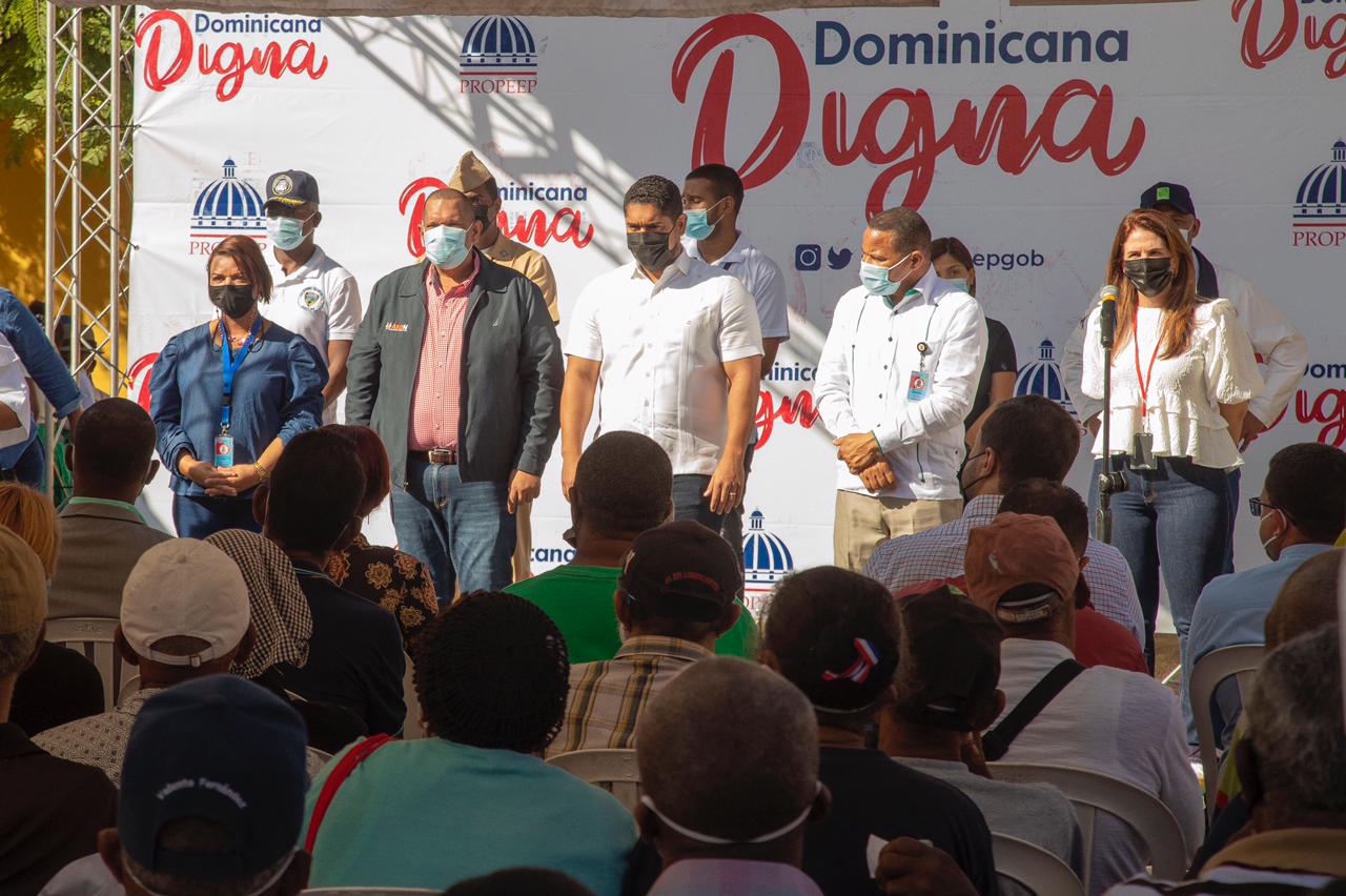 Alcalde Carlos Guzmán y otras entidades realizan jornada de inclusión social en Mata Los Indios, SDN