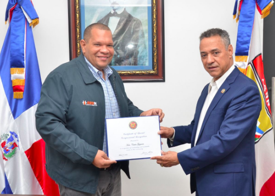 Congreso de EE.UU. y el estado de New Jersey reconocen alcalde Carlos Guzmán