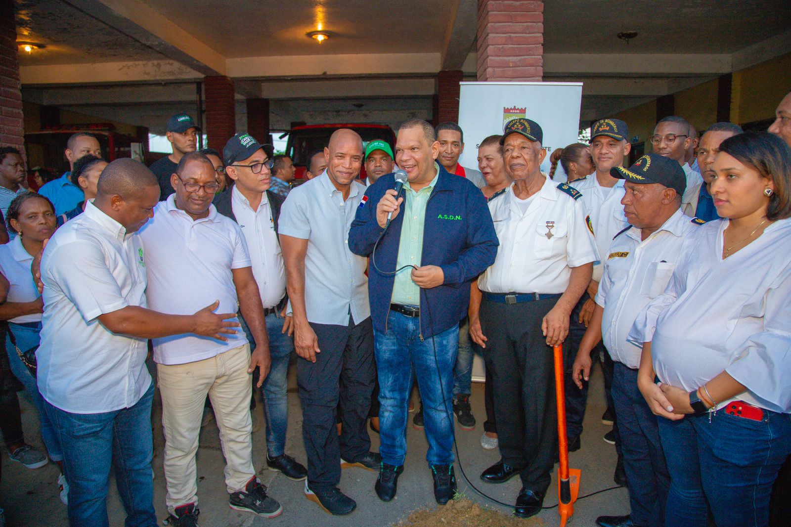 Alcalde Carlos Guzmán deja iniciados trabajos de remozamiento de cuartel de bomberos, reconstrucción bulevar y establecimiento de monolitos publicitarios